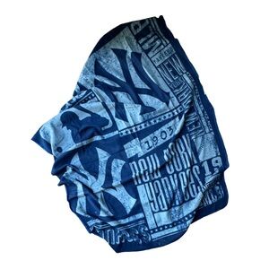 Yankees OFFICIAL 50"x60" Fleece Throw